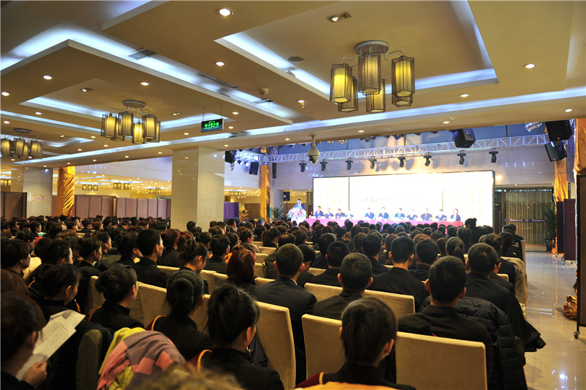  巍雅斯名表眼鏡有限公司2014年總結(jié)暨表彰大會(huì)順利召開(kāi)